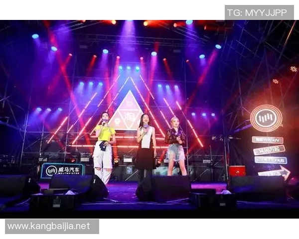 球星见面激情碰撞篮球与足球跨界互动盛宴引爆全场热情 球星见面激情碰撞篮球与足球跨界互动盛宴引爆全场热情